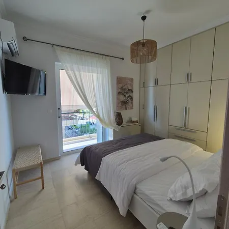 Luxury Center 아파트 루트라키