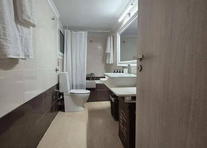 Luxury Center Лоутраки