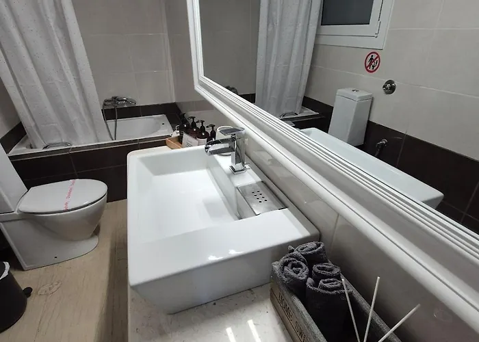 Luxury Center Лоутраки